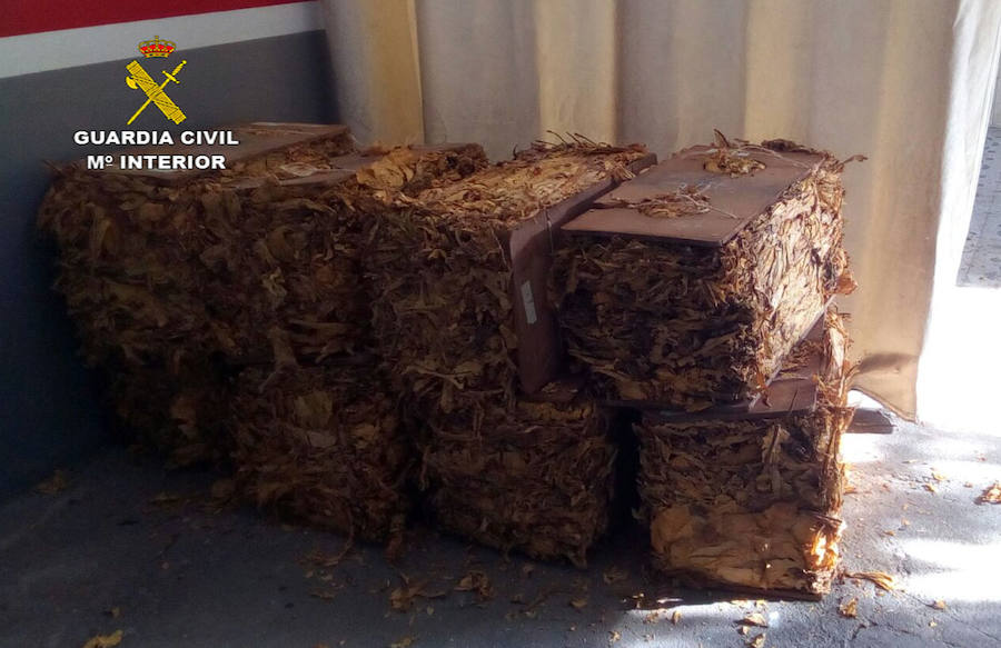 La Guardia Civil detiene a una persona que transportaba 340 kilógramos de tabaco de contrabando en Cuacos de Yuste